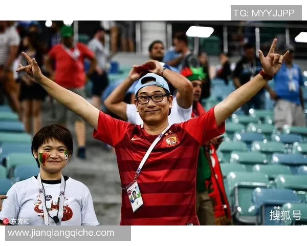 恒大与香港东方对决球迷热情高涨共庆足球盛宴